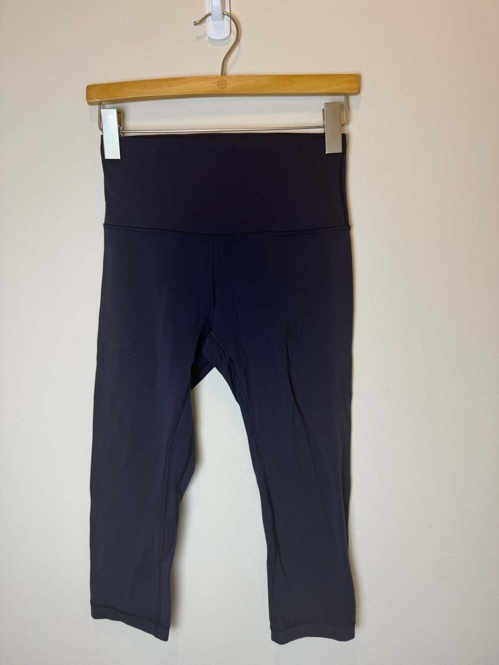 Lululemon Align High-Rise Crop Size 6 Black Athletic Leggings